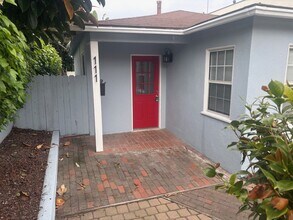 111 Barney Ct in Hermosa Beach, CA - Foto de edificio - Building Photo