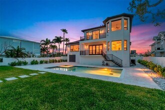 4 Paradise Ln in Treasure Island, FL - Building Photo - Building Photo