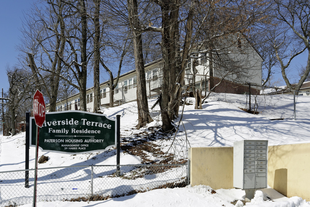 Riverside Terrace Family Residence in Paterson, NJ - Building Photo