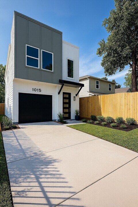 1015 Ellington St in Houston, TX - Building Photo