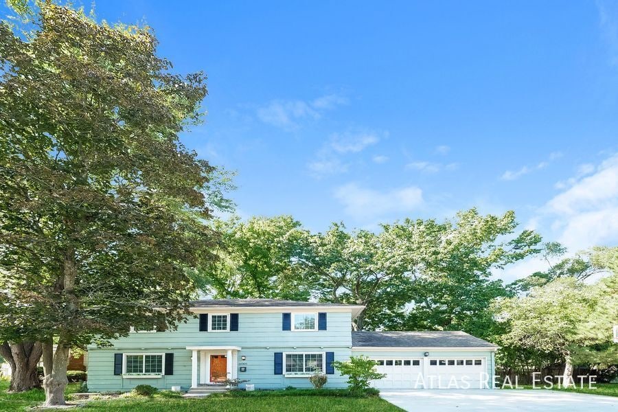 6001 W 103rd St in Overland Park, KS - Foto de edificio