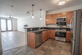 24505 Town Center Dr in Santa Clarita, CA - Building Photo - Building Photo