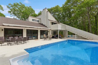 18 Quail Run in Hampton Bays, NY - Building Photo - Building Photo