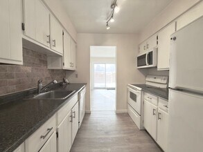 Cute 3 Bdrm Townhome with Finished Bsmt * Fenced Yard * AVAIL Now! in London, ON - Building Photo - Building Photo