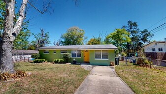 370 Gwinnett Rd in Orange Park, FL - Building Photo