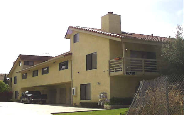 16795 Roosevelt Ln in Huntington Beach, CA - Building Photo - Building Photo