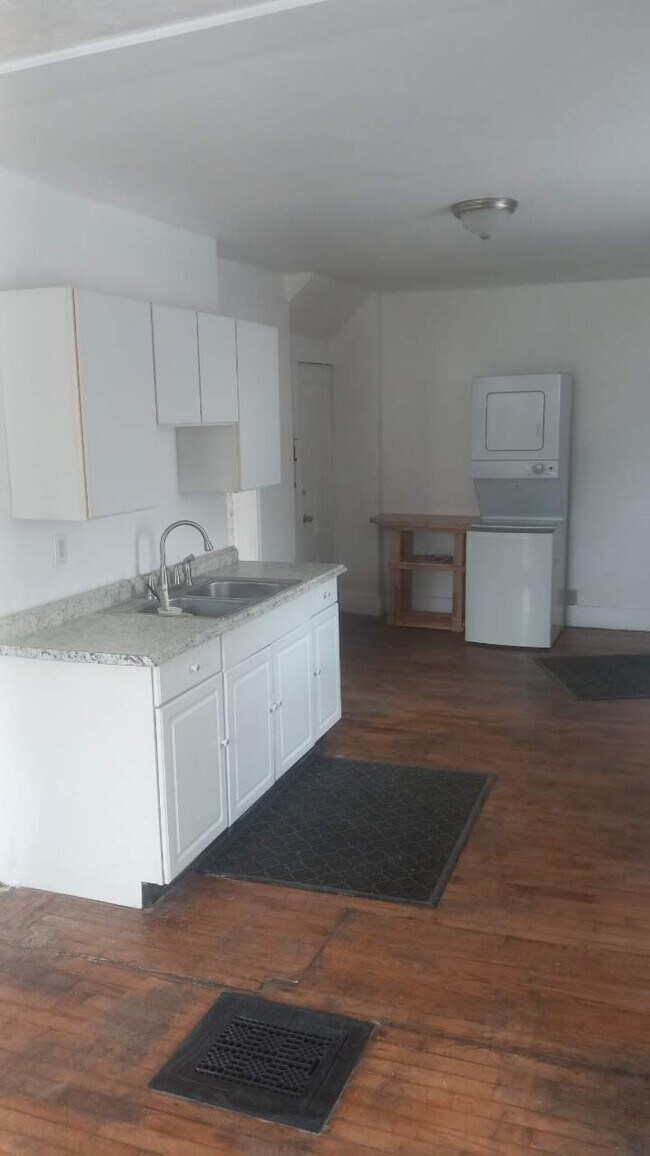 24 Pleasant St in Lyndonville, VT - Building Photo - Building Photo