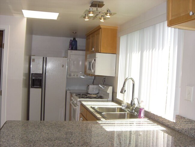 4633 Pepperwood Ave in Long Beach, CA - Building Photo - Building Photo