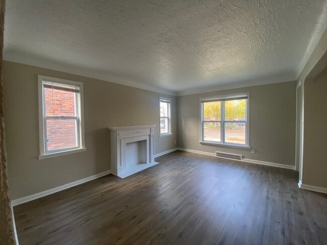 This beautifully updated 3-bedroom, 1-bath in Detroit, MI - Building Photo - Building Photo