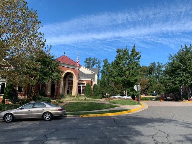 11305 Aristotle Dr, Unit 104 in Fairfax, VA - Building Photo - Building Photo