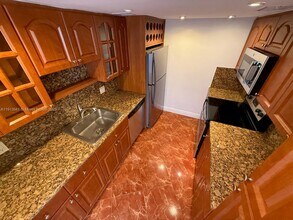 900 Bay Dr in Miami Beach, FL - Building Photo - Building Photo