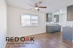 7915 Vineland Ave in Los Angeles, CA - Building Photo