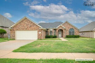 8 St Andrews Ct in Wichita Falls, TX - Building Photo