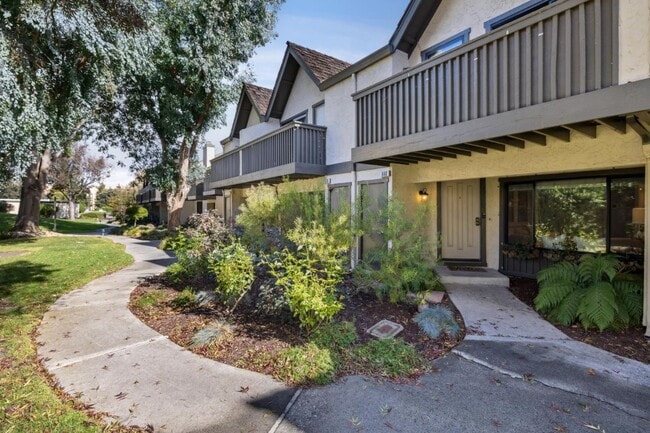 646 S Ahwanee Terrace in Sunnyvale, CA - Building Photo - Building Photo