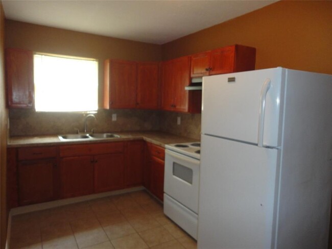 144 Campbell Ave-Unit -A in Pasadena, TX - Building Photo - Building Photo