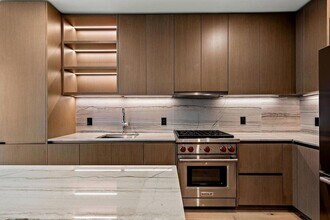 610 Davis St, Unit 2504 in Austin, TX - Building Photo - Building Photo