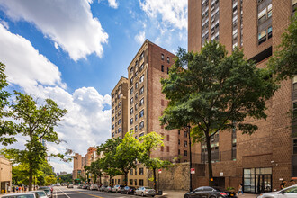 412 W 110th St in New York, NY - Foto de edificio - Building Photo