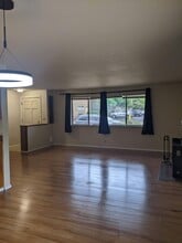 815 N 3rd Pl in Springfield, OR - Building Photo - Building Photo