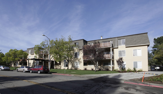 1455 N Camino Alto in Vallejo, CA - Foto de edificio - Building Photo