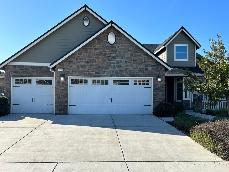 3731 W Vine Ave in Visalia, CA - Building Photo