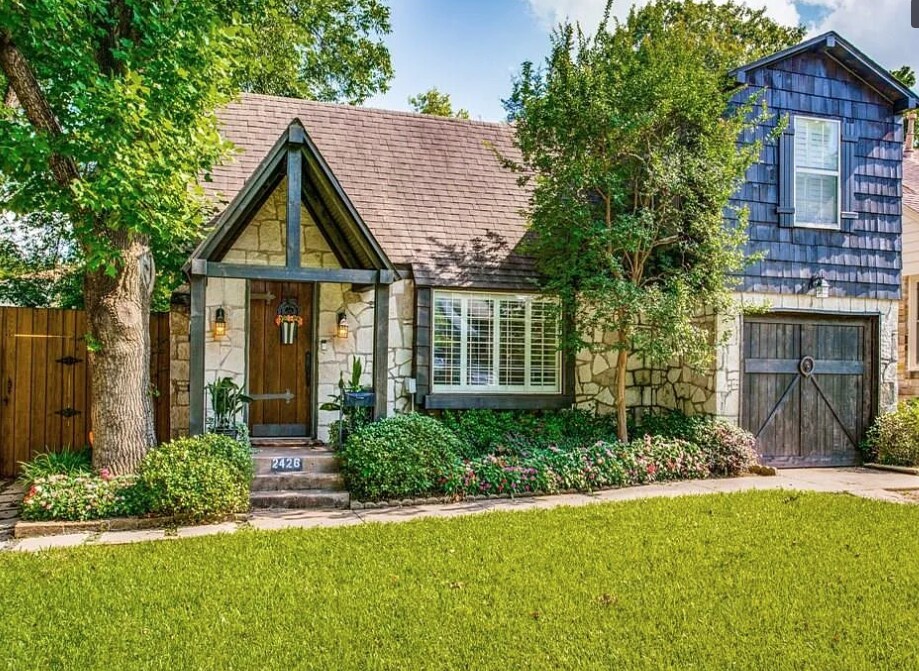 2426 W 10th St in Dallas, TX - Building Photo