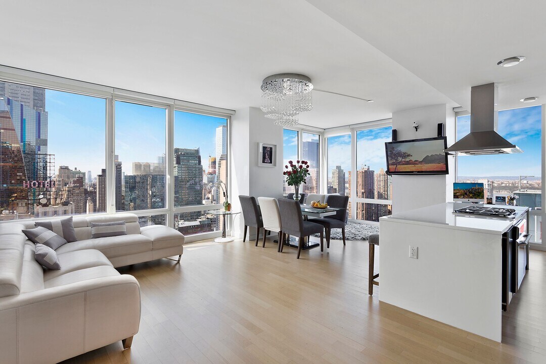 247 W 46th St in New York, NY - Building Photo