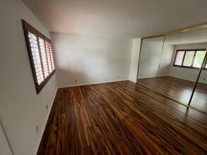 18550 Hatteras St in Tarzana, CA - Building Photo - Building Photo