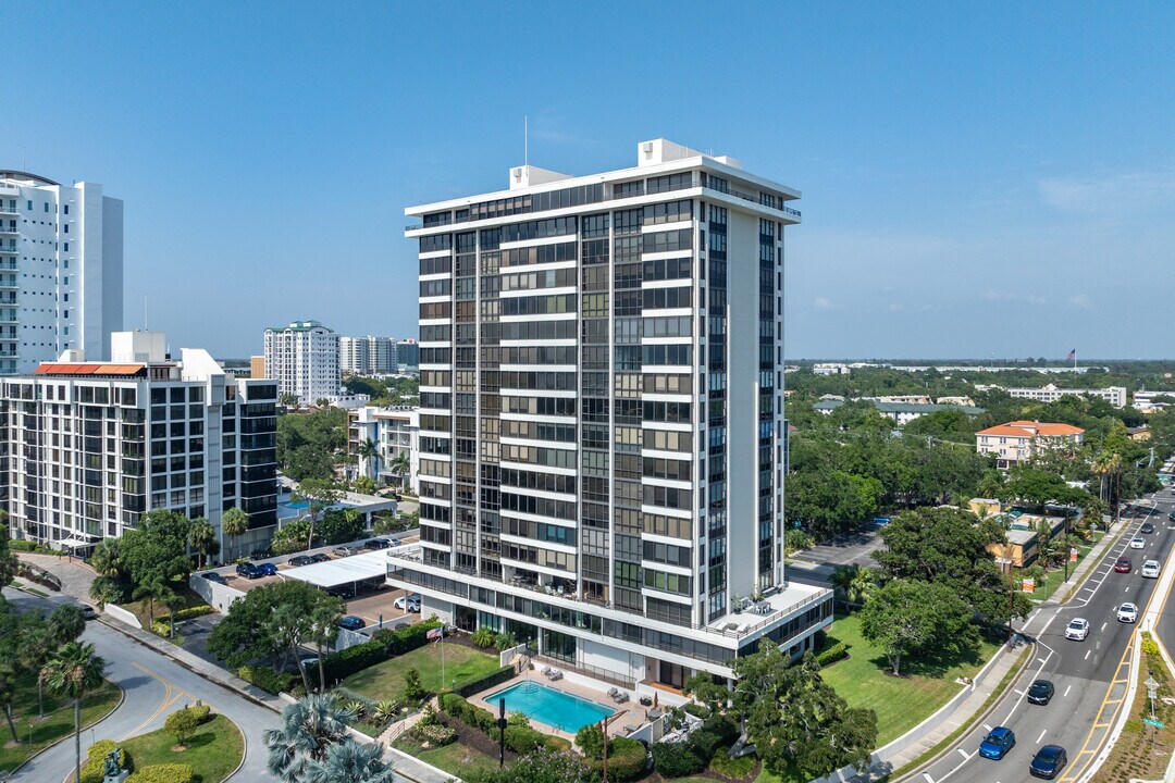 Embassy House in Sarasota, FL - Foto de edificio