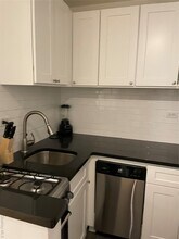 321 E 48th St in New York, NY - Foto de edificio - Building Photo