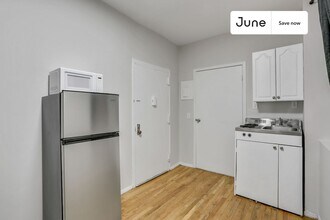 248 W 64th St in New York, NY - Foto de edificio - Building Photo