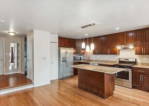 527 Winston Ln in Deerfield, IL - Building Photo - Building Photo