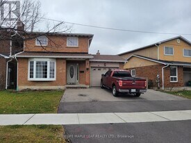 4 Ashurst Crescent in Brampton, ON - Building Photo