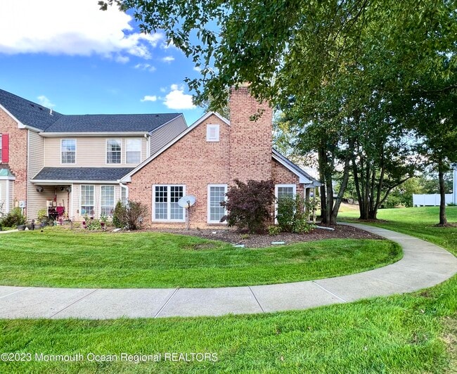 159 Tanglewood Pl in Morganville, NJ - Building Photo - Building Photo