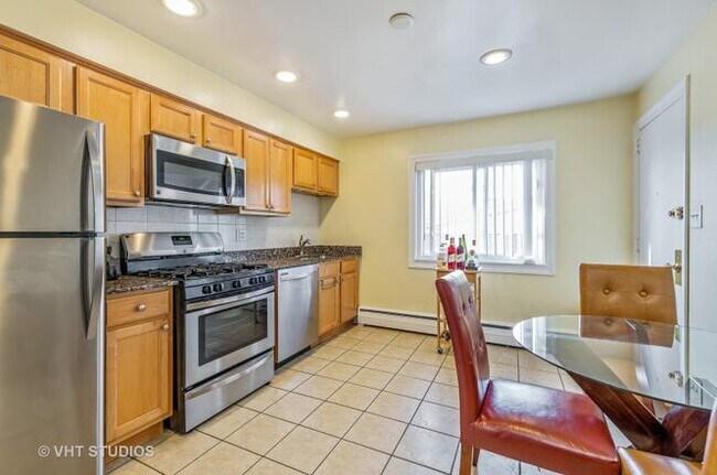 427 S Euclid Ave, Unit H in Oak Park, IL - Foto de edificio - Building Photo