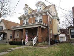 4905 Wesley Ave in Cincinnati, OH - Building Photo - Primary Photo