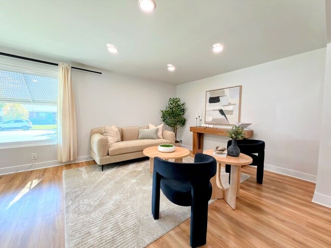 property at 1023 E Millbert Ave