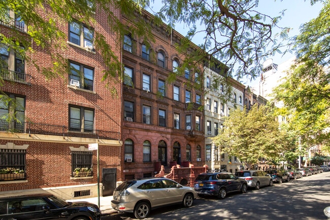 140 W 75th St in New York, NY - Foto de edificio - Building Photo