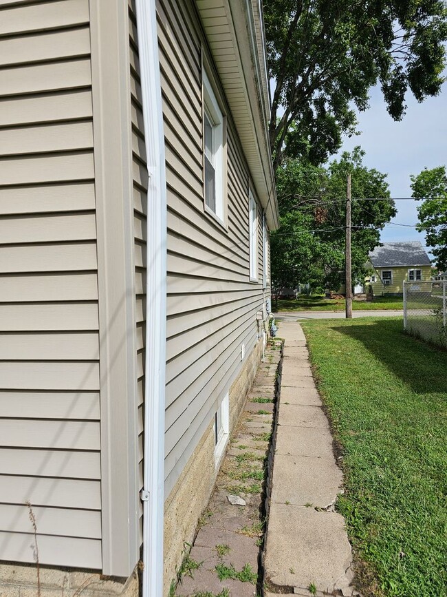 141 Hope Ave in Waterloo, IA - Building Photo - Building Photo