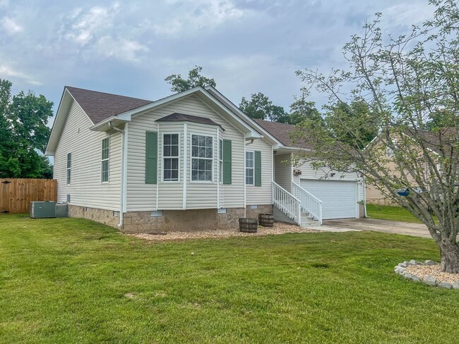 11240 Bell Station Rd in Oak Grove, KY - Building Photo - Building Photo