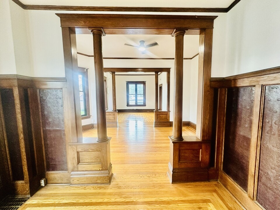 386 1st St, Unit 384.5 1st St in Manistee, MI - Building Photo