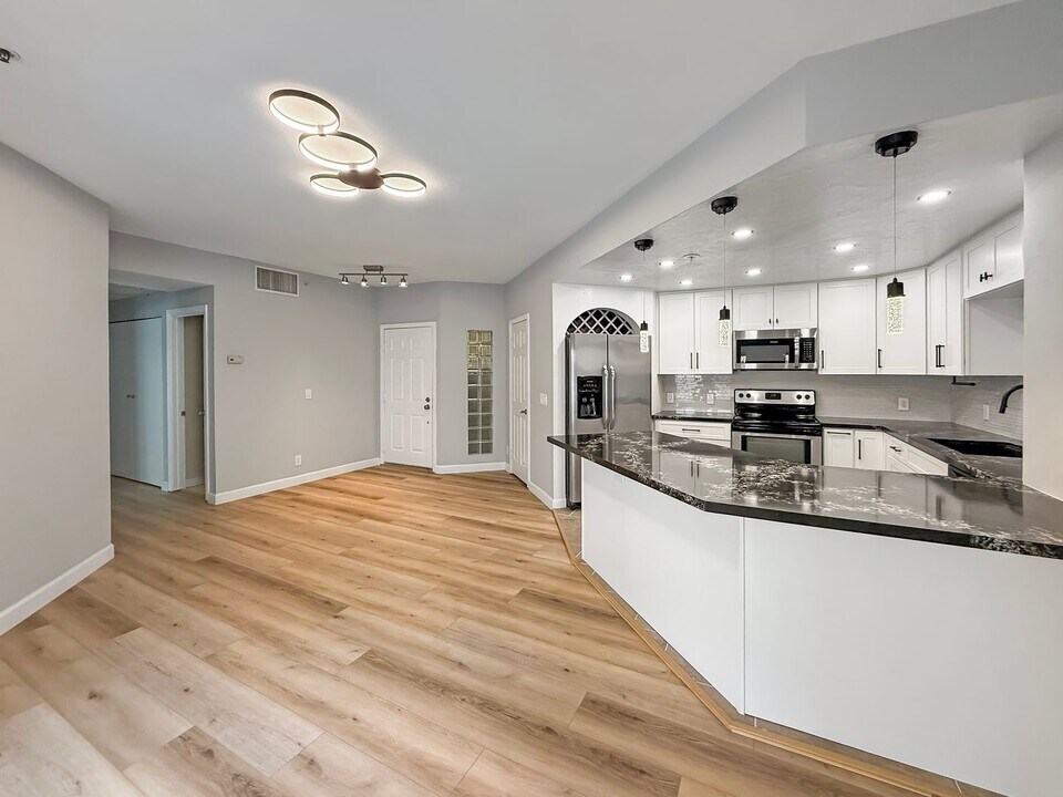655 Columbia St in San Diego, CA - Building Photo