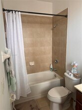 8867 W 35th Way in Hialeah Gardens, FL - Building Photo - Building Photo