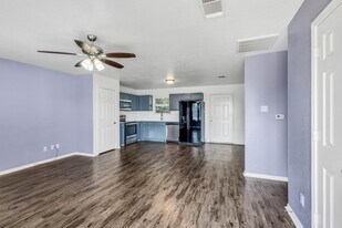 211 Caddo St in Nevada, TX - Building Photo