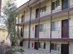 Brookside Apartments in Colorado Springs, CO - Foto de edificio - Building Photo