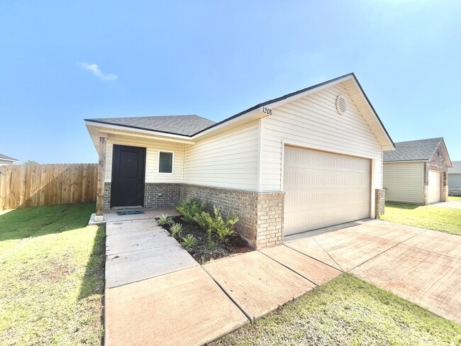 property at 1208 Clydesdale Dr