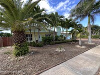 542 Coconut St in Satellite Beach, FL - Foto de edificio - Building Photo