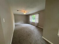 1102 Thomas Ave photo'