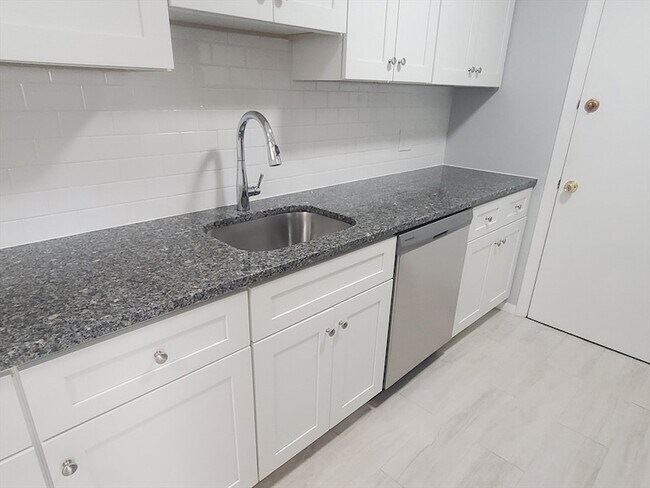 71 Station St, Unit 5A in Quincy, MA - Building Photo - Building Photo