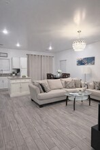 8192 N 22nd Dr in Phoenix, AZ - Foto de edificio - Building Photo