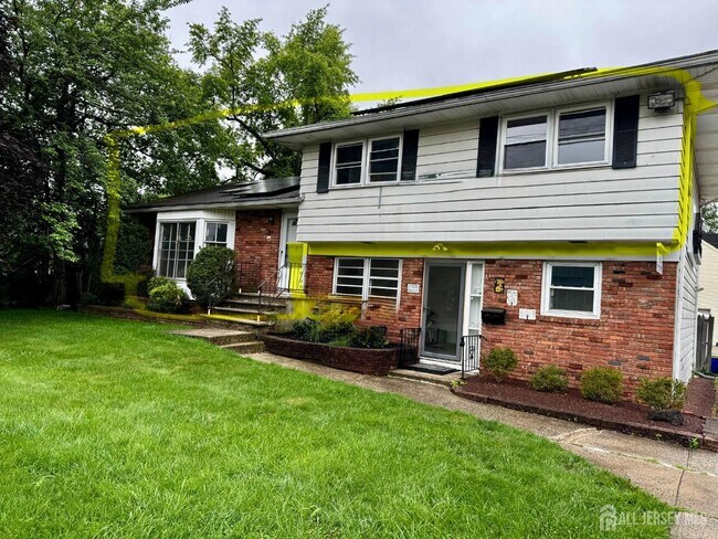 328 Franklach Ave in North Brunswick, NJ - Building Photo - Building Photo